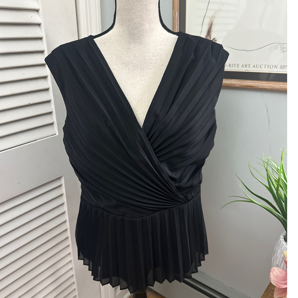 Escada Top Womens US 10 Black Crepe Sleeveless Peplum Minimalist Quiet Luxury - Picture 2 of 12